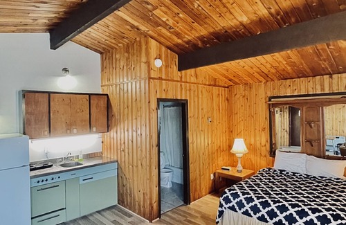 Entwistle Hotel | Pembina River Inn