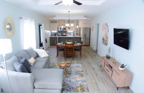 Downtown Apartment | Pen Manor: Modern 2 Bedroom Apartment