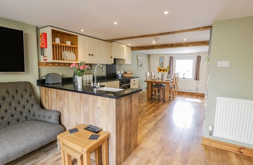 Glanwydden House | PEN Y BONT UCHA, character holiday cottage in Penrhyn Bay