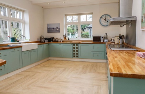 Helford Cottage | PENARVON HOUSE, pet friendly, luxury holiday cottage in Helford