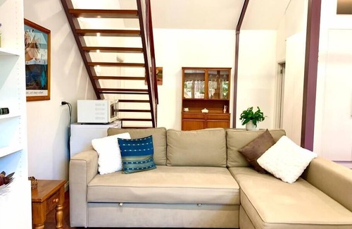 Henley Beach Apartment | Pendlebury to Please 1 bdrm loft apt, Beach, Wifi