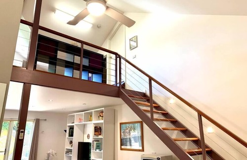 Henley Beach Apartment | Pendlebury to Please 1 bdrm loft apt, Beach, Wifi