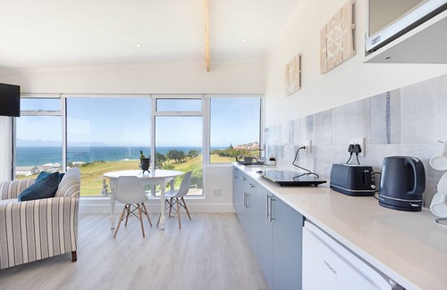 Simon's Town House | Penguins View Guesthouse