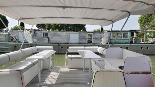 Bellegarde Boat Rental | Penichette Odyssey Croisieres