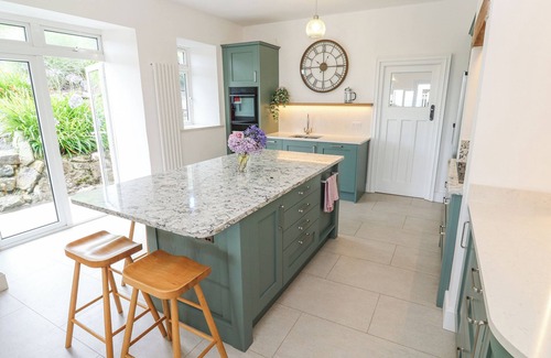 Coverack Cottage | PENMARTH HOUSE, pet friendly, country holiday cottage in Coverack