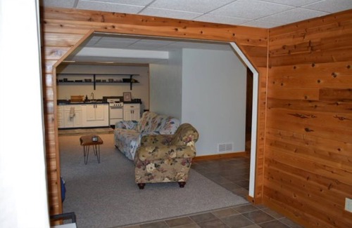 Howard House | Penn State Fans Love King’s Nittany Ridge Hideaway!