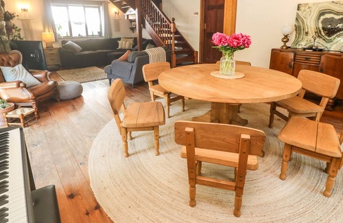 Truro House | PENNANS COTTAGE, pet friendly, luxury holiday cottage in Cubert