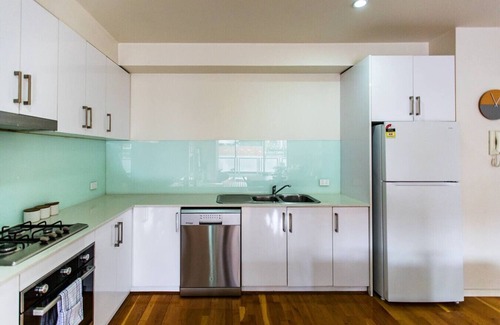 Brunswick Apartment | Penny. 2BR Stylish Brunswick Stay w/Parking