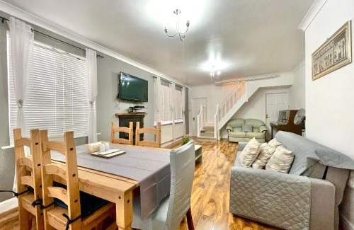 Uxbridge North Apartment | Penny Lein Apartments