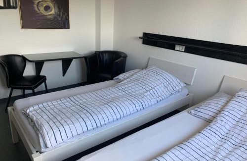 Rellingen House | Pension Akropolis