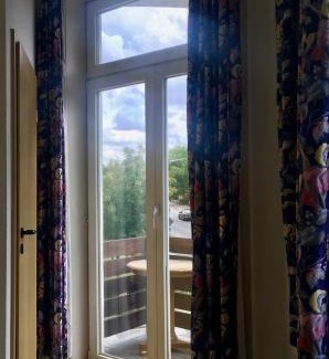 Rellingen House | Pension Akropolis