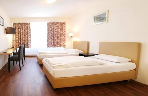 Gutleutviertel House | Pension Alpha