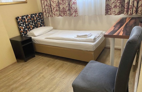 Gutleutviertel House | Pension Alpha