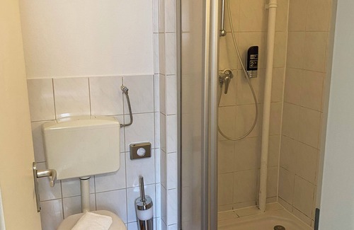 Gutleutviertel House | Pension Alpha