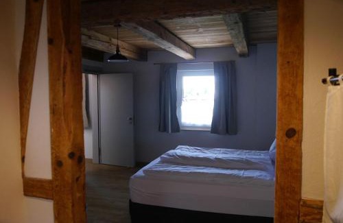 Neufrach House | Pension & Café Schlupfwinkel