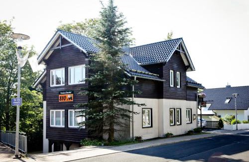Oberhof House | Pension & Ferienwohnung Oberhof 810 M