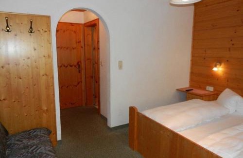 Neustift Im Stubaital House | Pension Holzknechthof am See