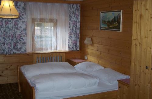 Neustift Im Stubaital House | Pension Holzknechthof am See