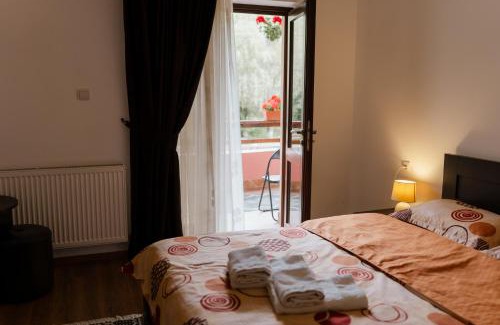 Damuc House | Pensiunea Bucur