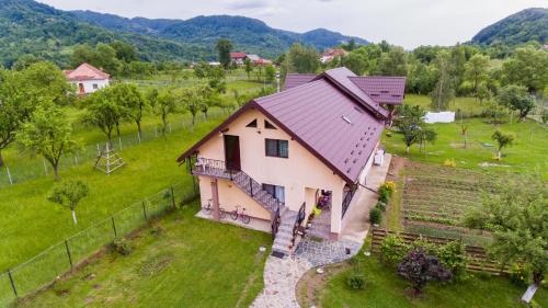 Corbeni House | Pensiunea Casa Maria