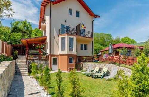 Slanic House | Pensiunea Casuta cu Trandafiri 2