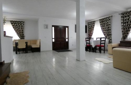 Corcova House | Pensiunea Claudia