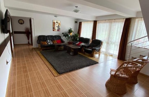 Mioarele House | Pensiunea Cristiion