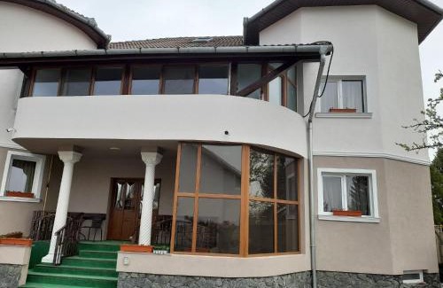 Alba Iulia House | Pensiunea Crown Royal
