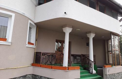 Alba Iulia House | Pensiunea Crown Royal