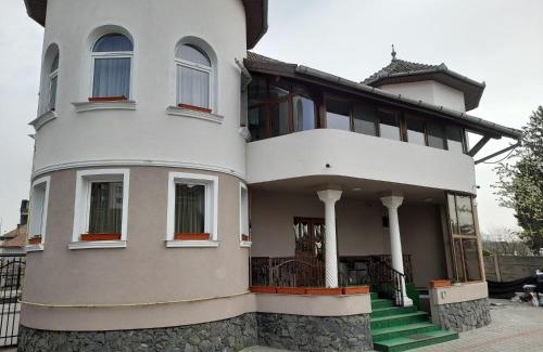 Alba Iulia House | Pensiunea Crown Royal