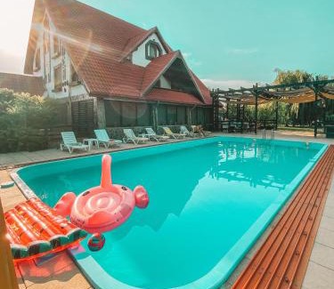 Crisan House | Pensiunea EDEN