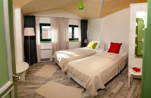 Ciolpani Villa | Pensiunea Floarea Soarelui, Piscu