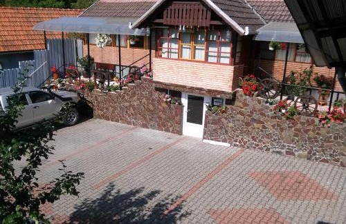 Brad House | Pensiunea Irina