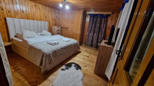 Breaza de Jos Villa | Pensiunea Mirela