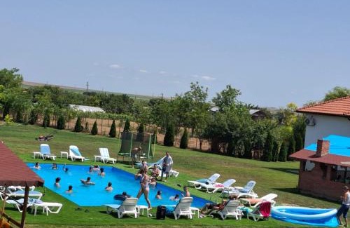 Plopul House | Pensiunea Paradiso Sarinasuf