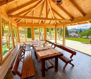 Moeciu de Sus House | Pensiunea Poienita Ursului