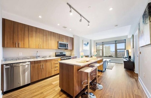 Aurora Highlands Apartment | Pentagon City 1BR | Resort style amenities | Desk+Wifi