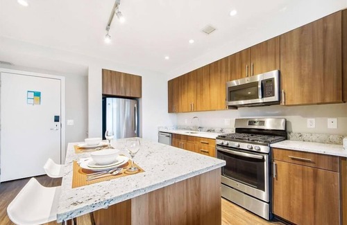 Aurora Highlands Apartment | Pentagon City 1BR | Resort style amenities | Desk+Wifi