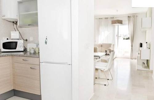 Torre de Benagalbon Apartment | Penthouse Beach Pool AC Wifi BBQ 2BR WIFI