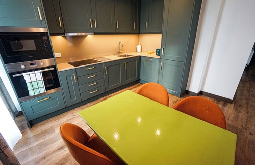 Haringey Apartment | Penthouse - 1BR - Alexandra Palace Views