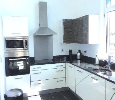 Bedford Apartment | Penthouse - 2 Bed - 2 Bath - Free Parking