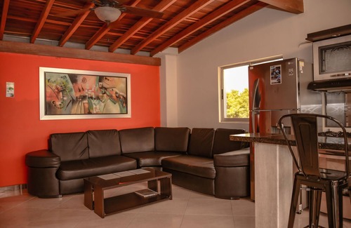 El Poblado Condo | Penthouse 3 Bedroom AC, Lleras 8 Person Hot Tub, Roof Deck & View