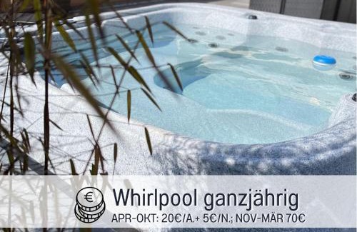 Ueberlingen Apartment | PENTHOUSE - 3 Schlafzimmer- sonnige Dachterrasse -Whirlpool & Alpenblick - Perfekt für Romantik oder Familienurlaub mit Kind, Hund willkommen - by FerienWohnenAmSee -