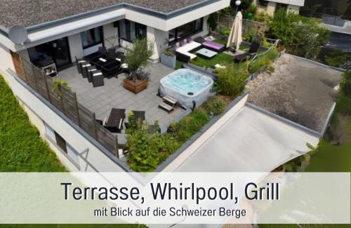 Ueberlingen Apartment | PENTHOUSE - 3 Schlafzimmer- sonnige Dachterrasse -Whirlpool & Alpenblick - Perfekt für Romantik oder Familienurlaub mit Kind, Hund willkommen - by FerienWohnenAmSee -