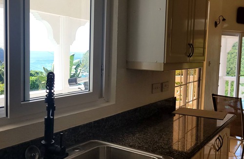 Marigot Bay Apartment | Penthouse Apartment #2/Breathtaking Views - Minutes from the Beach - Casa Vista