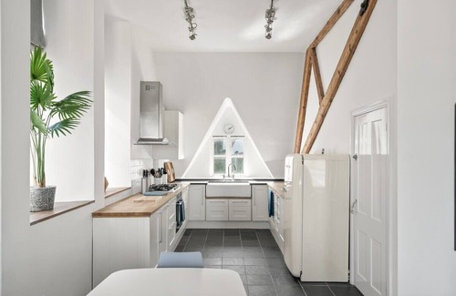 Mylor Churchtown Apartment | Penthouse Apartment with Sea Views, Falmouth