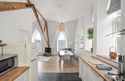 Mylor Churchtown Apartment | Penthouse Apartment with Sea Views, Falmouth