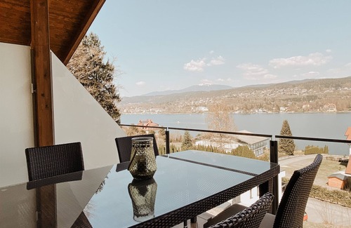 Augsdorf Apartment | Penthouse apartment with lake view and lake access in quiet Velden
