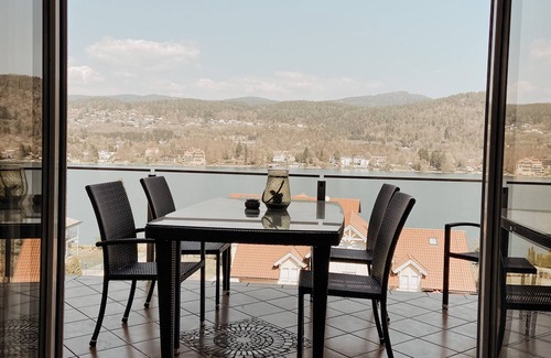 Augsdorf Apartment | Penthouse apartment with lake view and lake access in quiet Velden