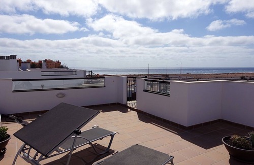 Caleta de Fuste Apartment | Penthouse Appartement mit 2 Schlafzimmern, Balkon, Dachterrasse und Meerblick